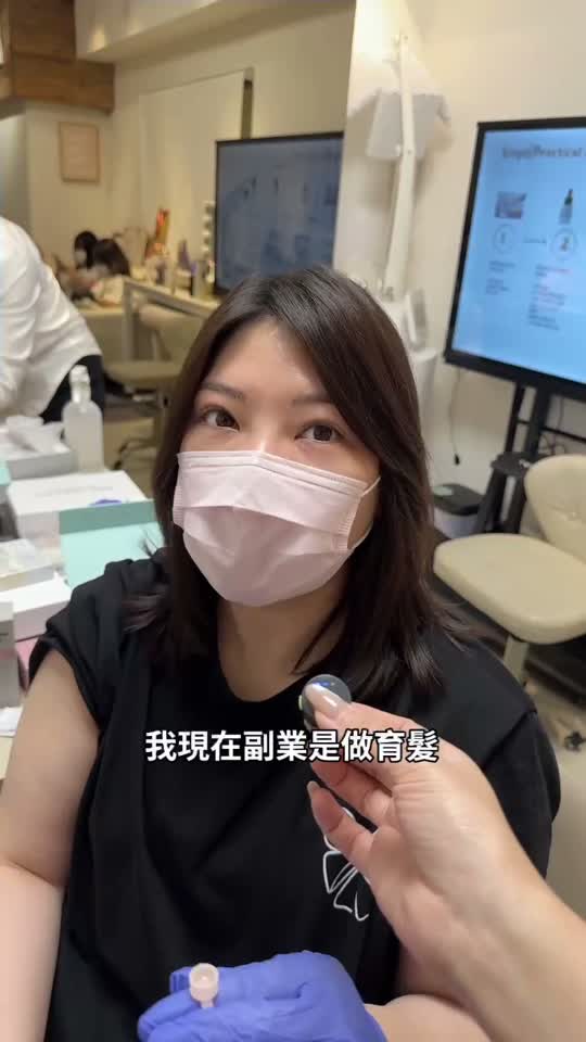 學員在教室中分享心得